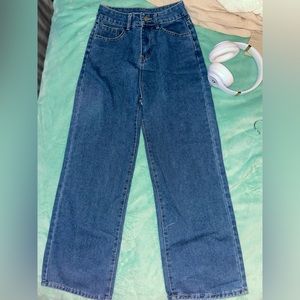 Dark jeans, brand unknown but nice quality. Flare at the bottoms w loose fit.